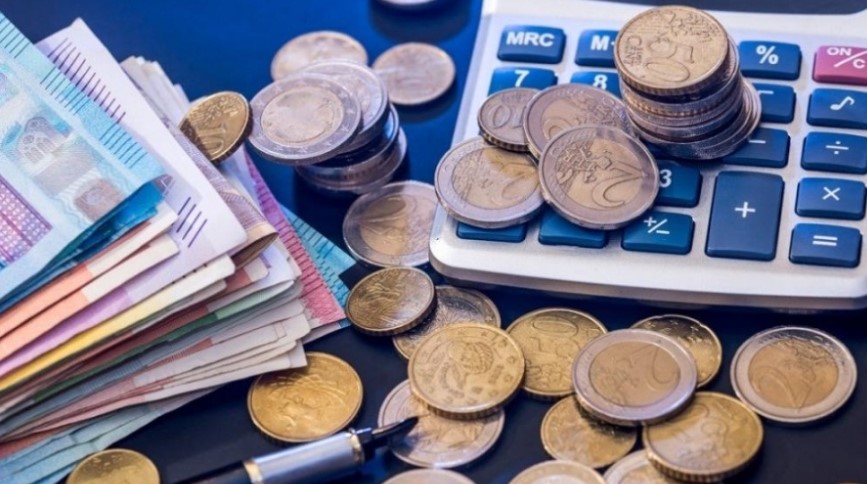 Οι 20 μεγάλες ανατροπές που φέρνει το 2025 σε εισοδήματα & Φορολογικά